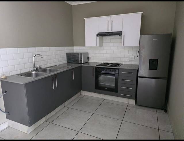 2 BEDROOM PROPERTY TO RENT IN BRENTWOOD PARK